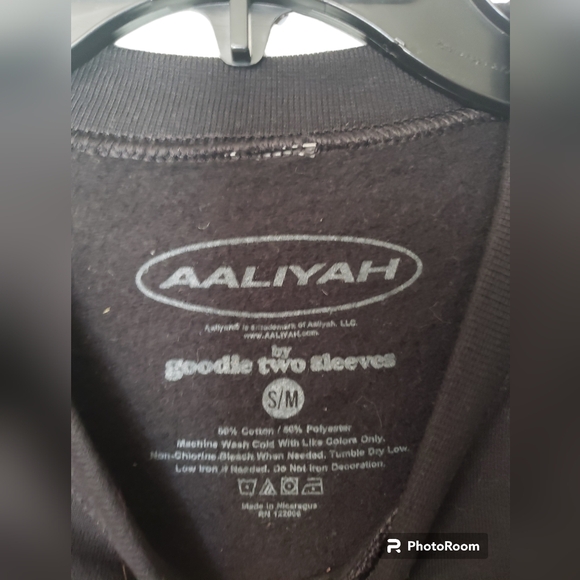Aaliyah Merch Vintage Black Crewneck w/Graphic EUC Size S/M - Picture 3 of 5